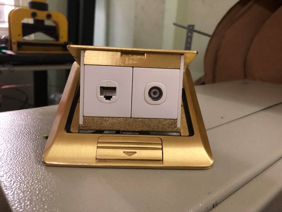 Ổ cắm âm sàn là gì?