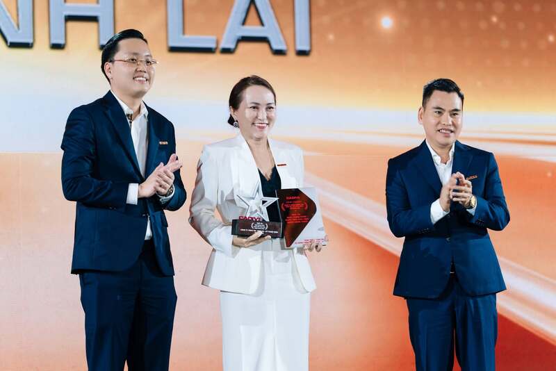ba lai thi nhu le nhan thuong danh hieu dai ly phan phoi xuat sac khu vuc mien nam cua cadivi